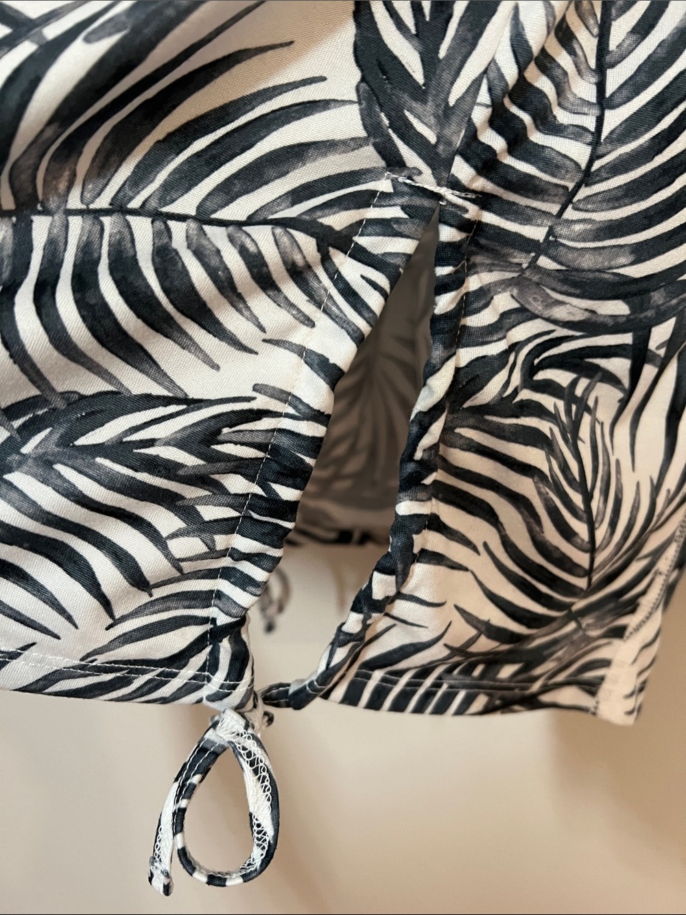 Xersion Black & White Palm-Leaf Racerback Tank SZ XL Drawstring Sides Quick Dry - Picture 4 of 7